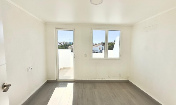 Herverkoop - Stadswoning -
Torrevieja - La Mata