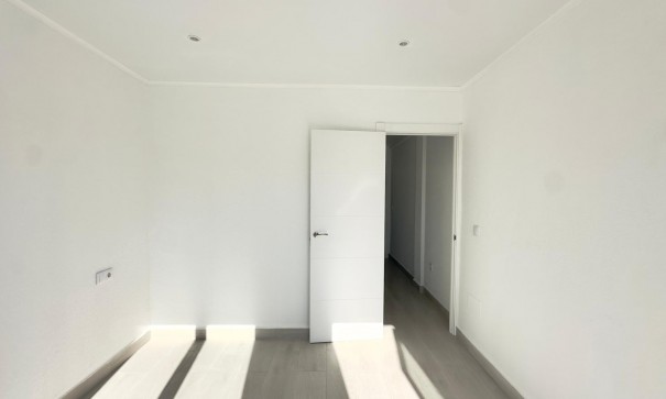 Herverkoop - Stadswoning -
Torrevieja - La Mata