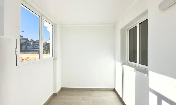 Herverkoop - Stadswoning -
Torrevieja - La Mata