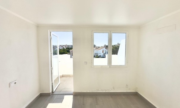 Herverkoop - Stadswoning -
Torrevieja - La Mata