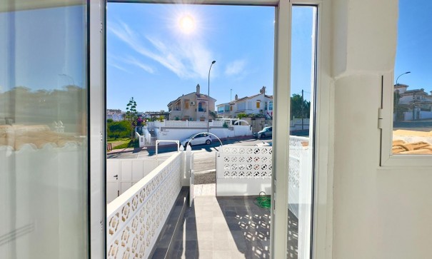 Herverkoop - Stadswoning -
Torrevieja - La Mata