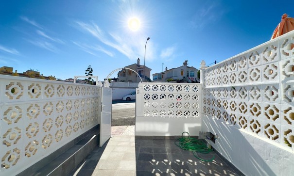 Herverkoop - Stadswoning -
Torrevieja - La Mata