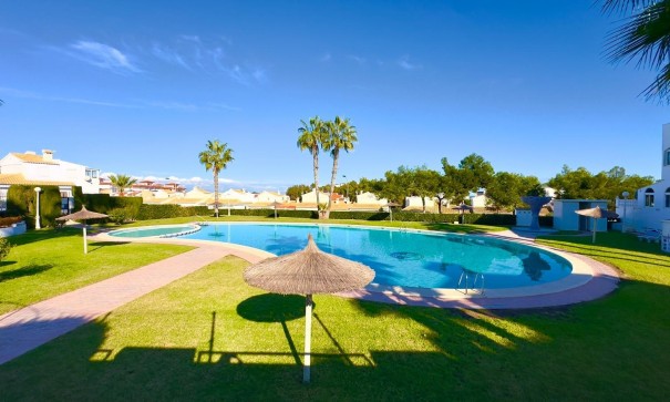 Herverkoop - Stadswoning -
Torrevieja - La Mata