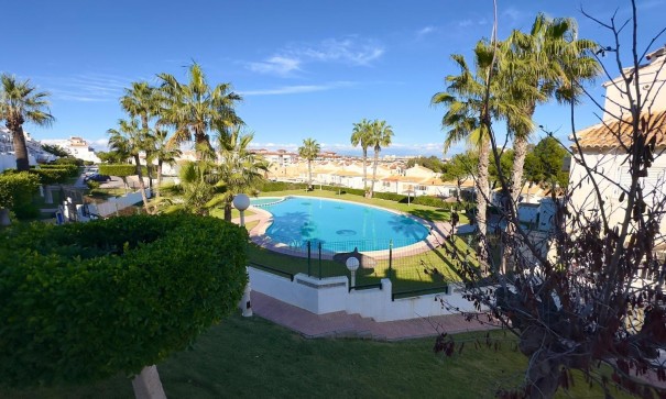 Herverkoop - Stadswoning -
Torrevieja - La Mata