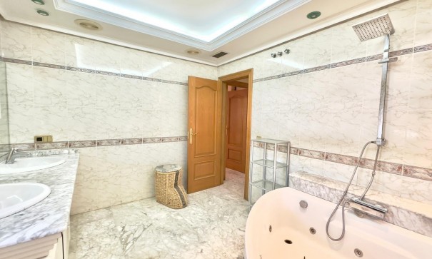 Herverkoop - Apartement Flat -
Torrevieja - Centro