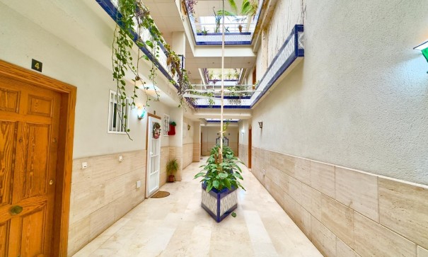 Herverkoop - Apartement Flat -
Torrevieja - Centro