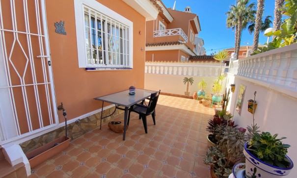 Herverkoop - Halfvrijstaande villa -
Ciudad Quesada - Rojales - Dona Pepa