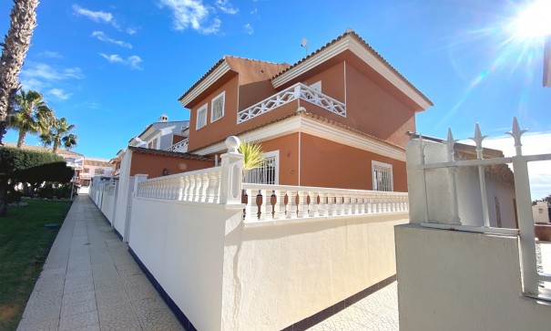 Herverkoop - Halfvrijstaande villa -
Ciudad Quesada - Rojales - Dona Pepa