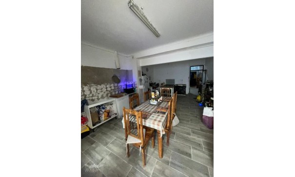 Herverkoop - Stadswoning -
Pinoso - Pinoso Alicante