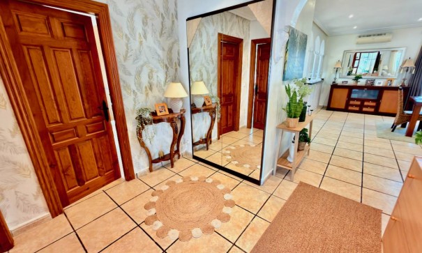 Sprzedaż - Willa wolnostojąca -
Hondón de las Nieves