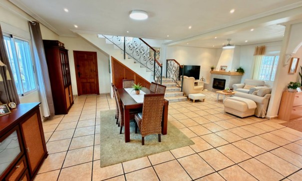 Sprzedaż - Willa wolnostojąca -
Hondón de las Nieves