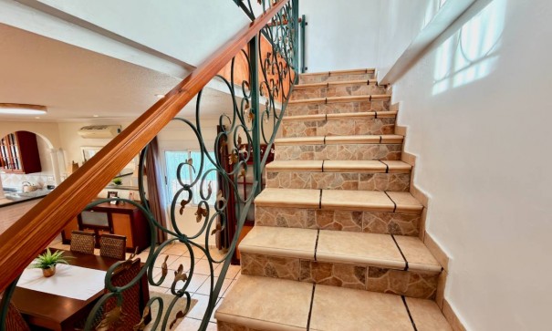 Sprzedaż - Willa wolnostojąca -
Hondón de las Nieves