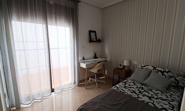 Resale - Stadthaus -
San Miguel de Salinas - Ciudad de las comunicaciones