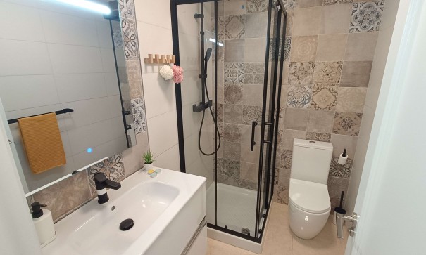 Resale - Stadthaus -
San Miguel de Salinas - Ciudad de las comunicaciones