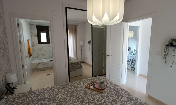 Resale - Stadthaus -
San Miguel de Salinas - Ciudad de las comunicaciones