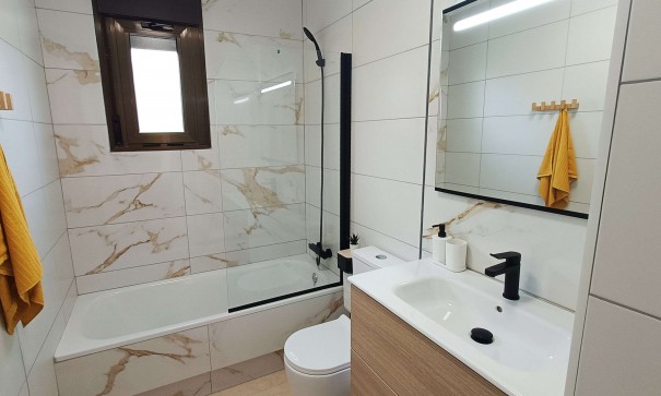 Resale - Stadthaus -
San Miguel de Salinas - Ciudad de las comunicaciones