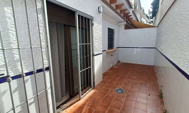 Resale - Stadthaus -
San Miguel de Salinas - Ciudad de las comunicaciones