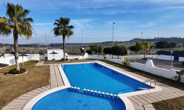 Resale - Stadthaus -
San Miguel de Salinas - Ciudad de las comunicaciones