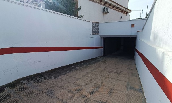 Resale - Stadthaus -
San Miguel de Salinas - Ciudad de las comunicaciones