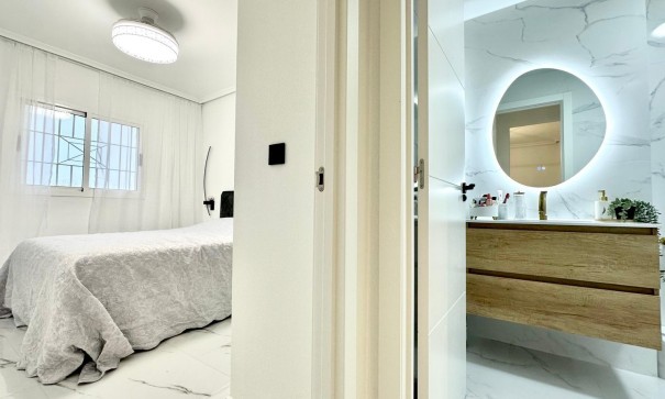 Herverkoop - Apartement Flat -
Orihuela Costa - Playa Flamenca Norte