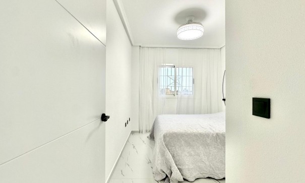 Herverkoop - Apartement Flat -
Orihuela Costa - Playa Flamenca Norte