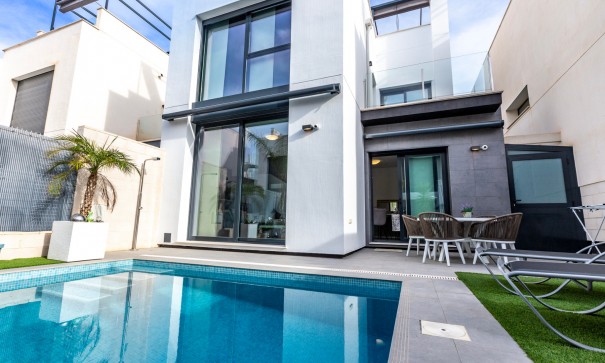 Herverkoop - Vrijstaande Villa -
Villamartín - Pau 26