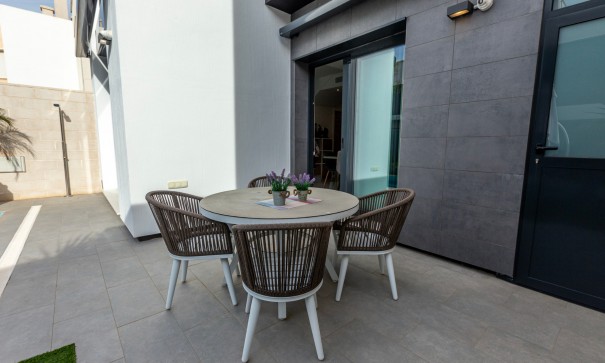 Herverkoop - Vrijstaande Villa -
Villamartín - Pau 26