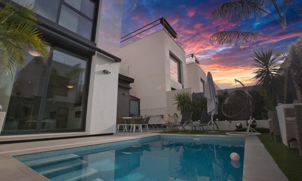 Herverkoop - Vrijstaande Villa -
Villamartín - Pau 26