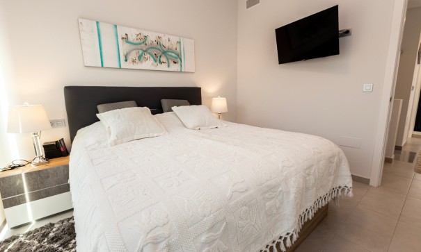 Herverkoop - Vrijstaande Villa -
Villamartín - Pau 26