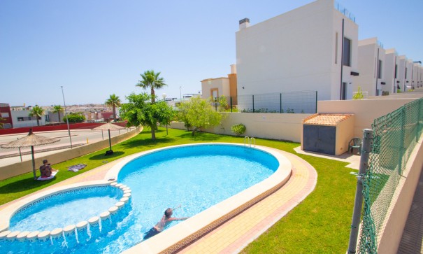 Herverkoop - Vrijstaande Villa -
Villamartín - Pau 26