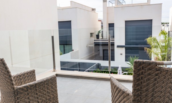 Herverkoop - Vrijstaande Villa -
Villamartín - Pau 26