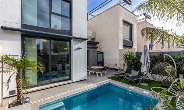 Herverkoop - Vrijstaande Villa -
Villamartín - Pau 26