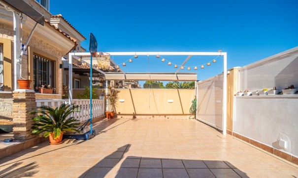 Herverkoop - Vrijstaande Villa -
Guardamar del Segura - El Raso