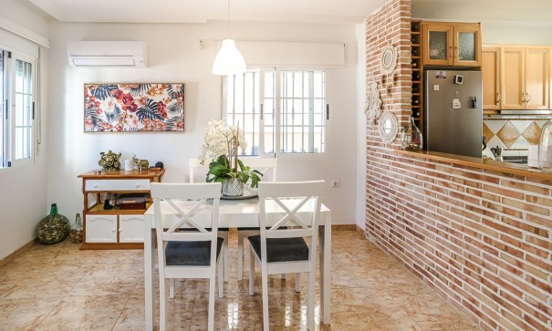 Herverkoop - Vrijstaande Villa -
Guardamar del Segura - El Raso