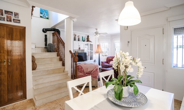 Herverkoop - Vrijstaande Villa -
Guardamar del Segura - El Raso