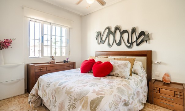 Herverkoop - Vrijstaande Villa -
Guardamar del Segura - El Raso