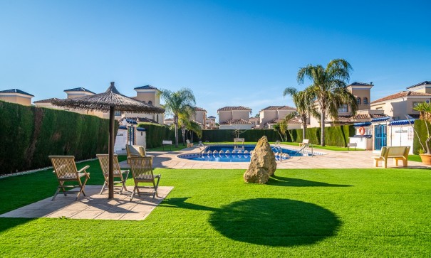 Herverkoop - Vrijstaande Villa -
Guardamar del Segura - El Raso