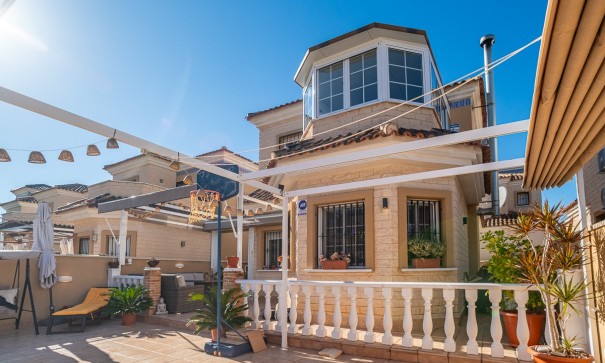 Herverkoop - Vrijstaande Villa -
Guardamar del Segura - El Raso