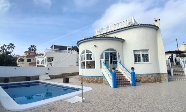 Venta - Chalet Independiente -
Rojales