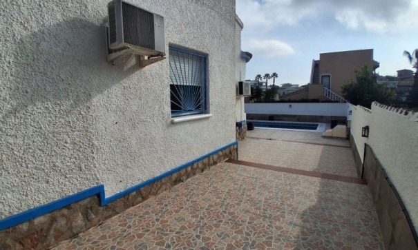 Venta - Chalet Independiente -
Rojales