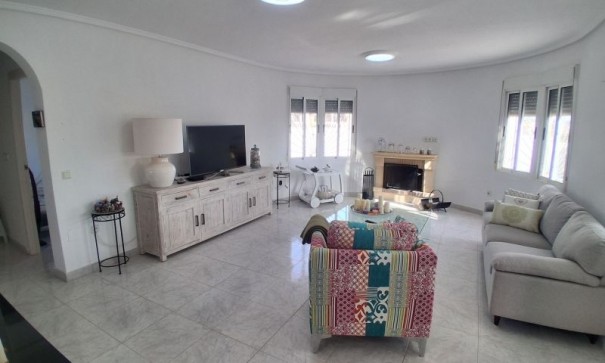 Venta - Chalet Independiente -
Rojales
