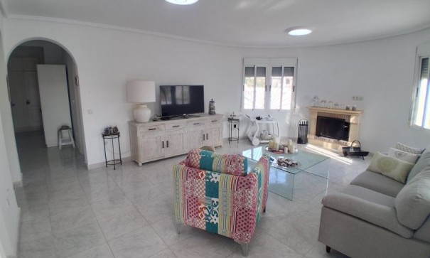 Venta - Chalet Independiente -
Rojales