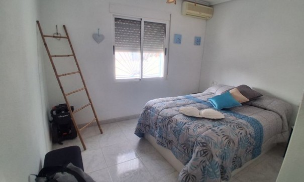 Venta - Chalet Independiente -
Rojales