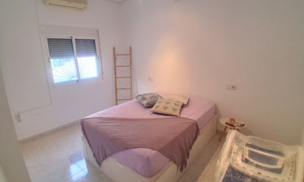 Venta - Chalet Independiente -
Rojales