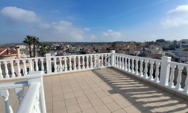 Venta - Chalet Independiente -
Rojales