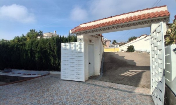 Venta - Chalet Independiente -
Rojales