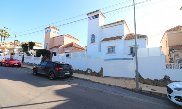Resale - Freistehende Villa -
Orihuela Costa - Villamartin