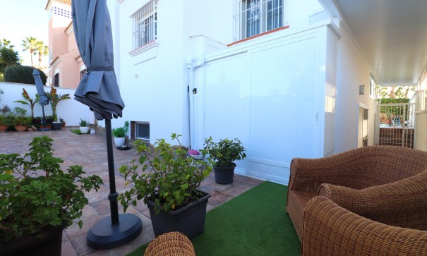 Resale - Freistehende Villa -
Orihuela Costa - Villamartin