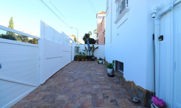 Resale - Freistehende Villa -
Orihuela Costa - Villamartin