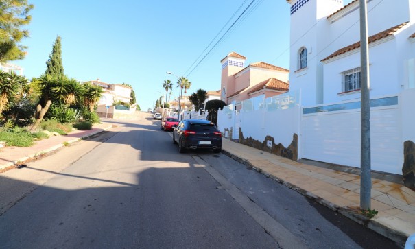 Resale - Freistehende Villa -
Orihuela Costa - Villamartin
